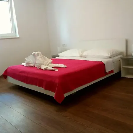 Mestrovic アパート ロパール